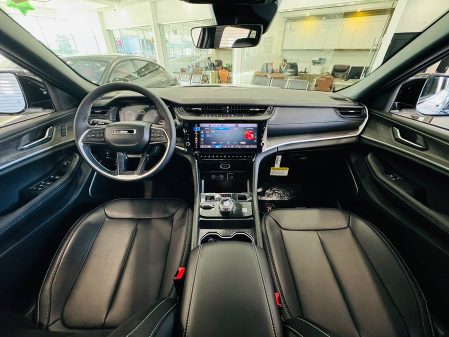 Used 2026 Jeep Grand Cherokee Limited image 24