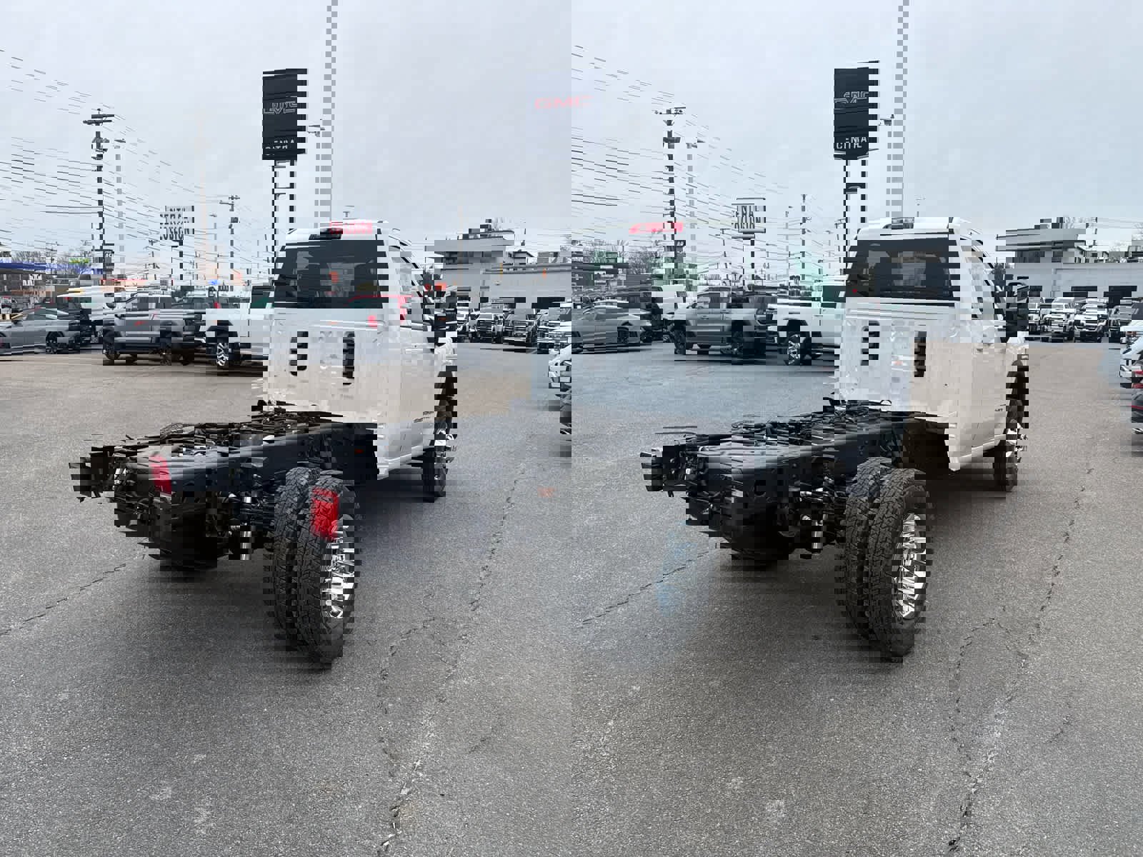 New 2026 GMC Sierra 3500 SLE w/ SLE Convenience Package image 5