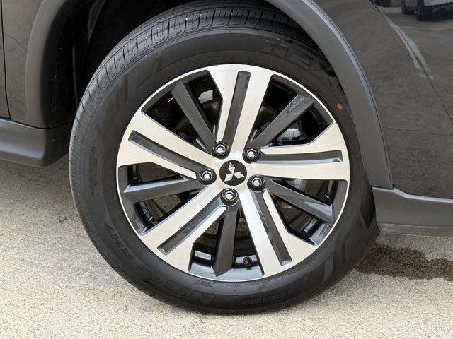 Used 2025 Mitsubishi Outlander Sport ES AWD/4WD image 2
