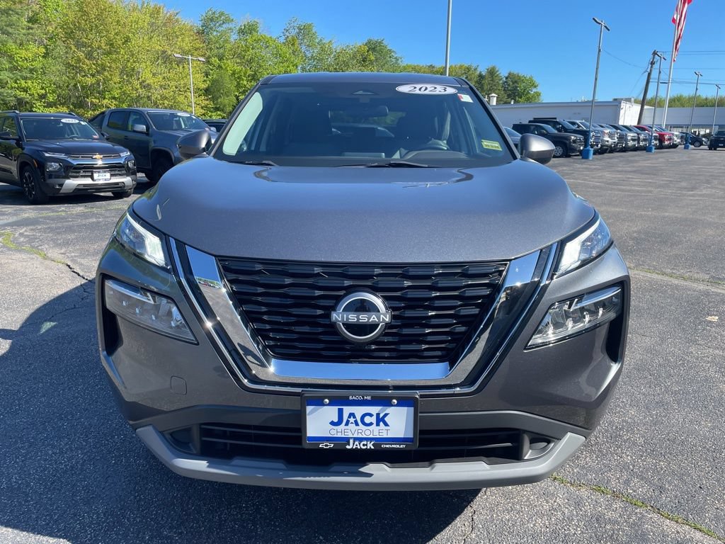 Used 2023 Nissan Rogue SV AWD/4WD image 2