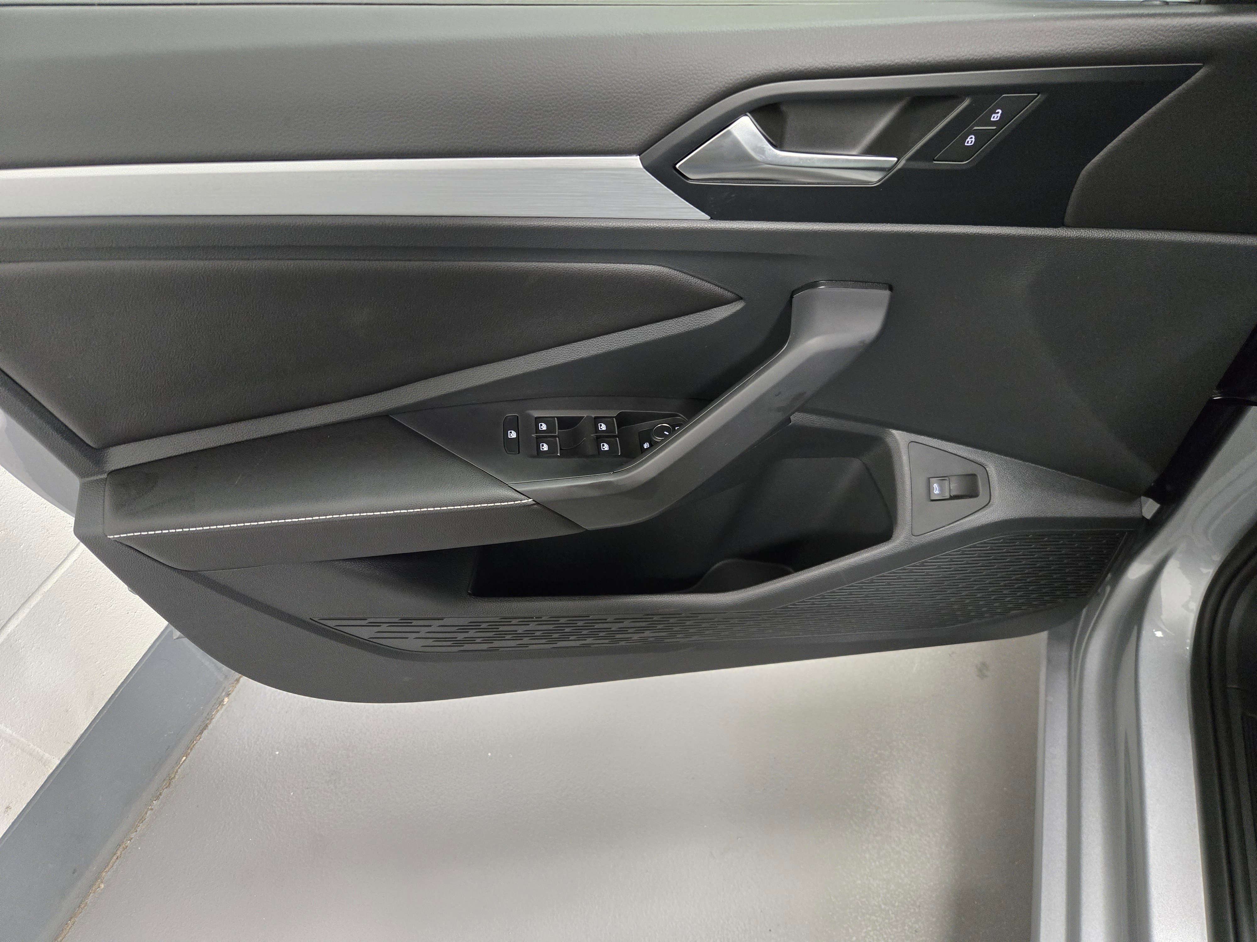 New 2025 Volkswagen Jetta Sport image 2