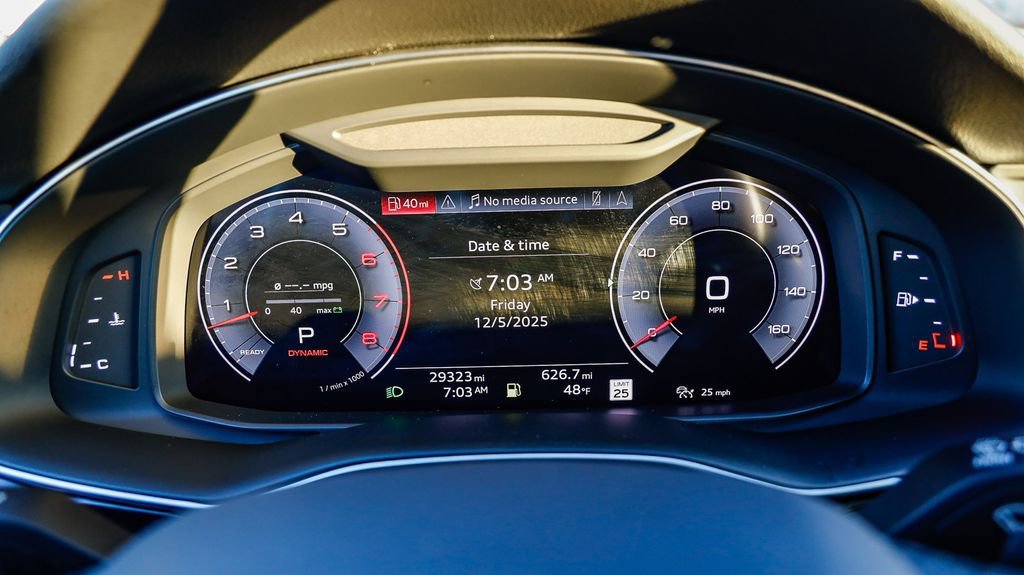 Used 2023 Audi Q8 Prestige w/ Prestige Package image 24