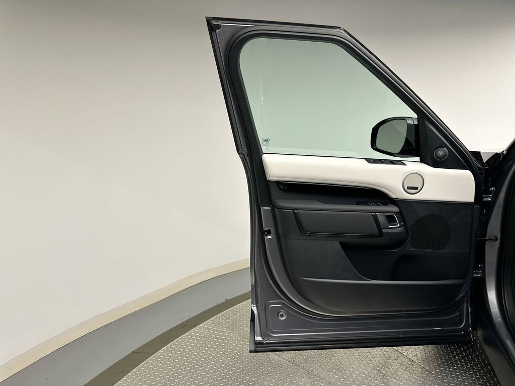 Certified 2025 Land Rover Discovery S AWD/4WD image 6