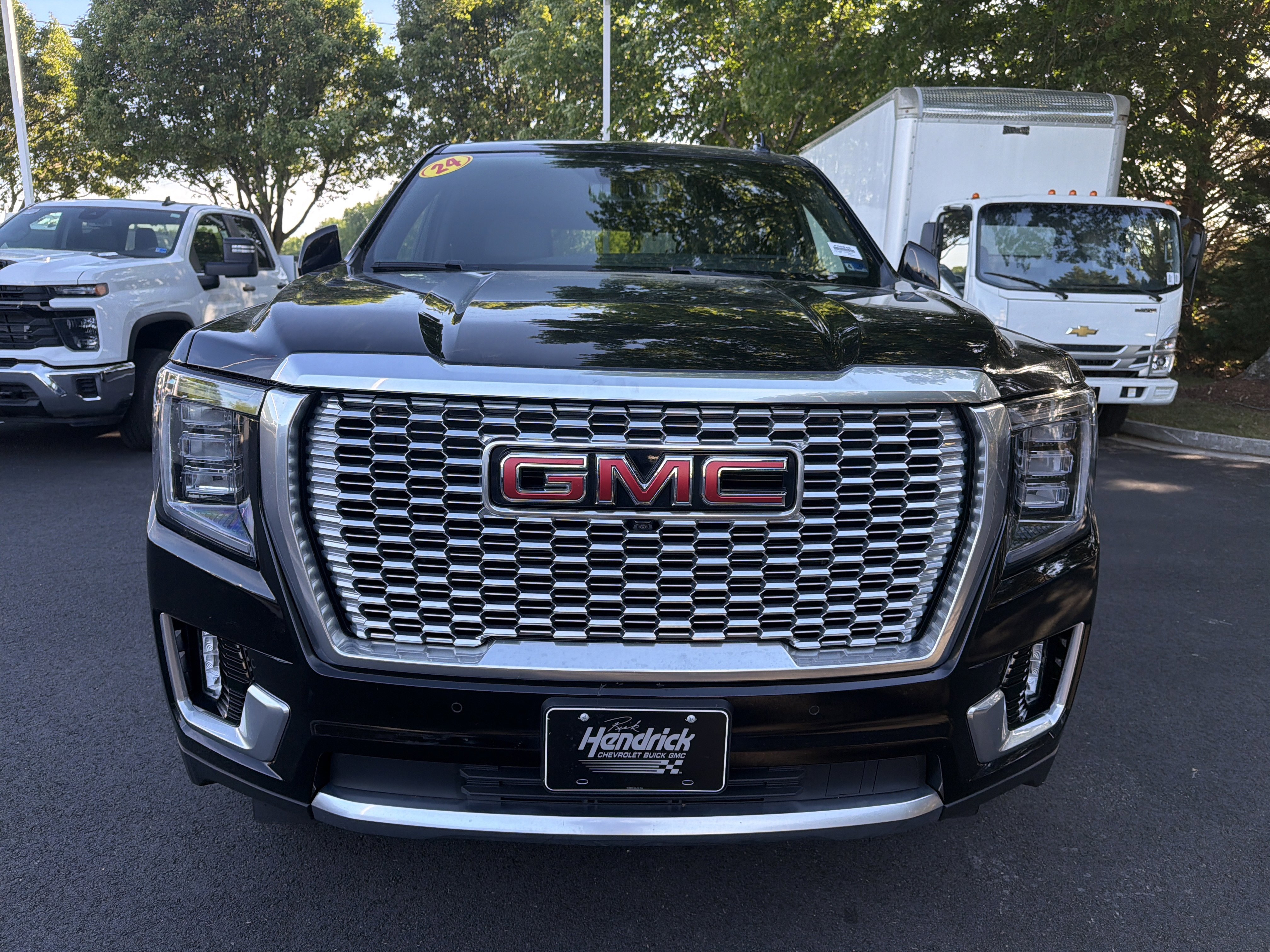 Used 2024 GMC Yukon Denali AWD/4WD image 3