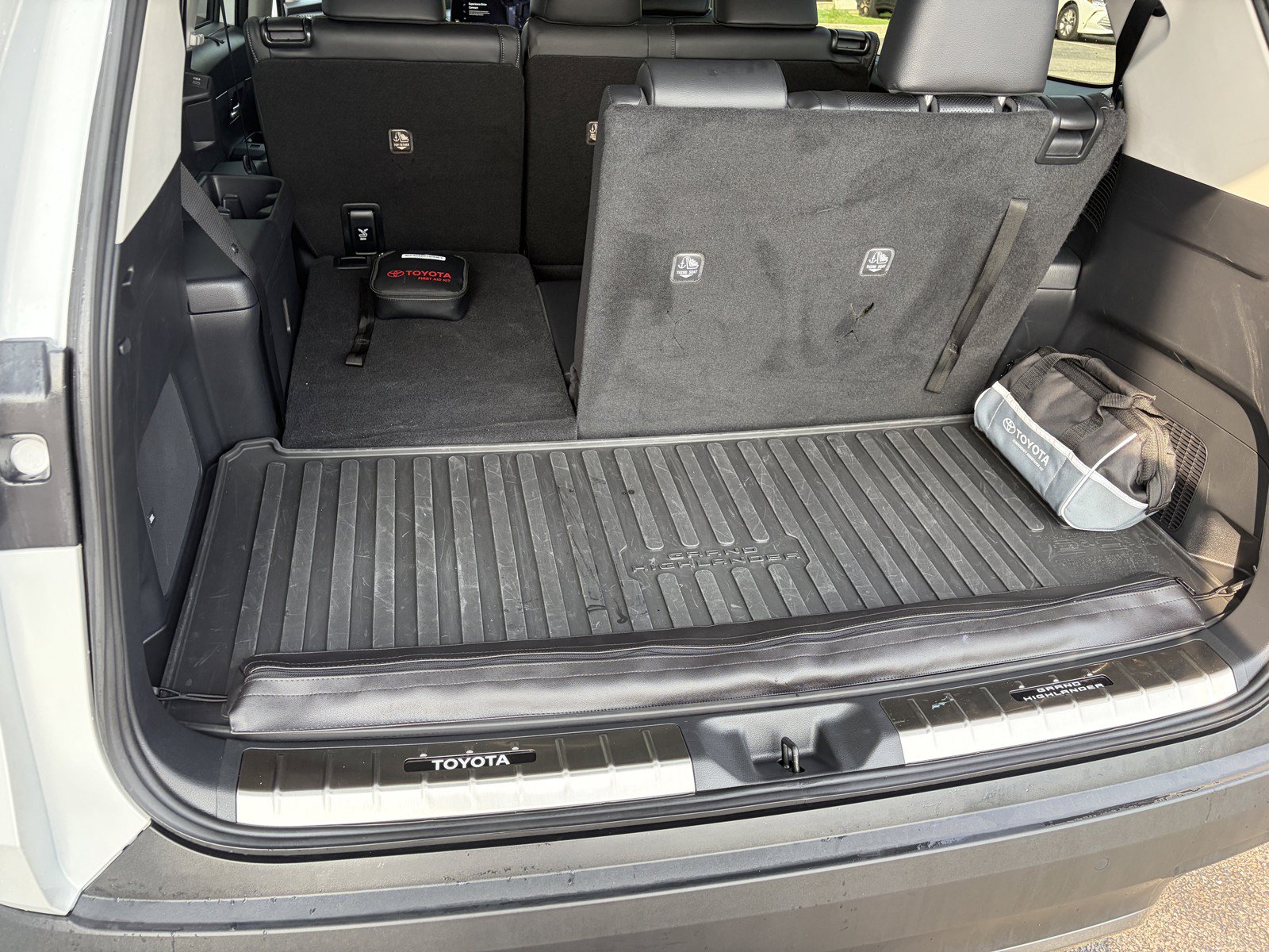 Used 2024 Toyota Grand Highlander AWD Hybrid image 32