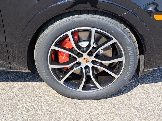 New 2025 Porsche Cayenne GTS image 14