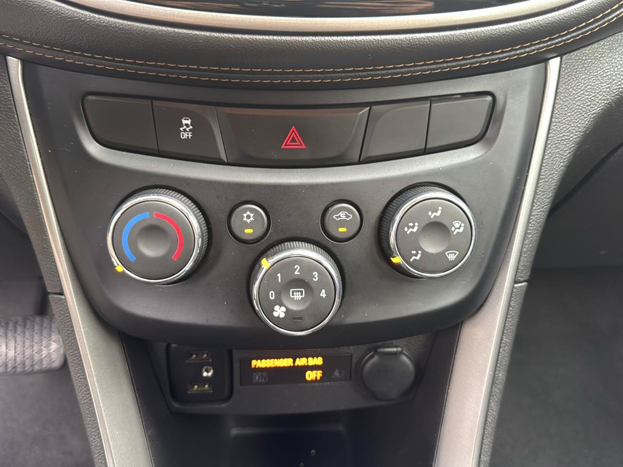 Used 2019 Chevrolet Trax LT w/ LT Convenience Package AWD/4WD image 28