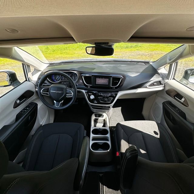 Used 2023 Chrysler Voyager LX FWD image 27