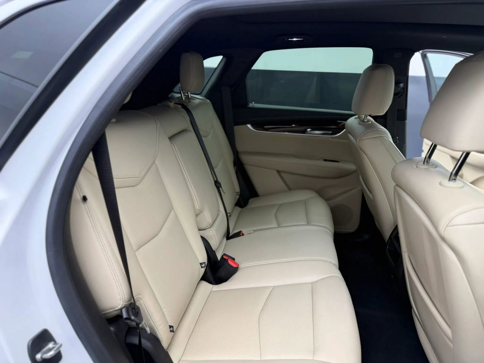 Used 2018 Cadillac XT5 Luxury w/ Driver Awareness Package AWD/4WD image 38