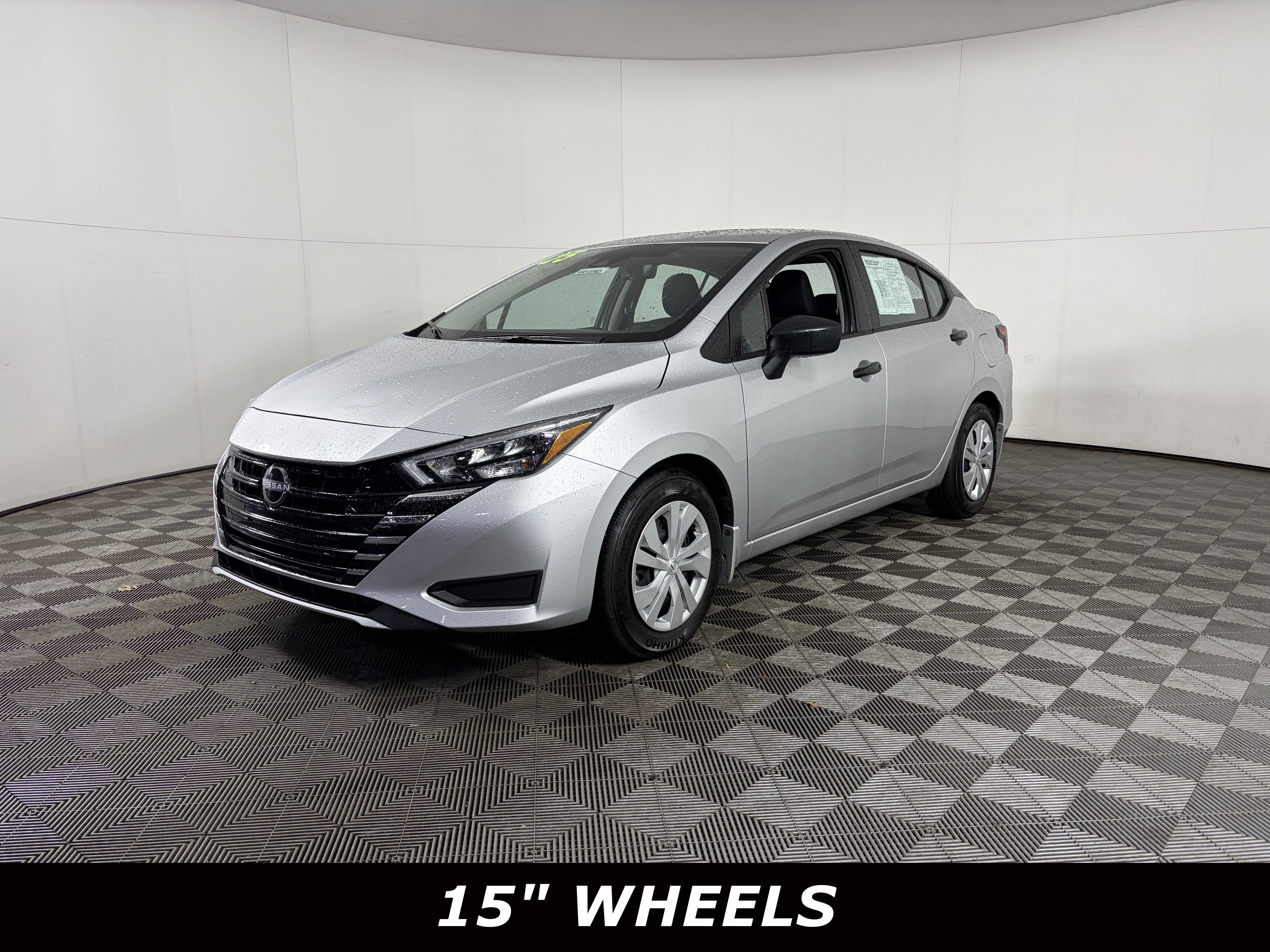 Used 2025 Nissan Versa S w/ Electronics Package FWD image 3