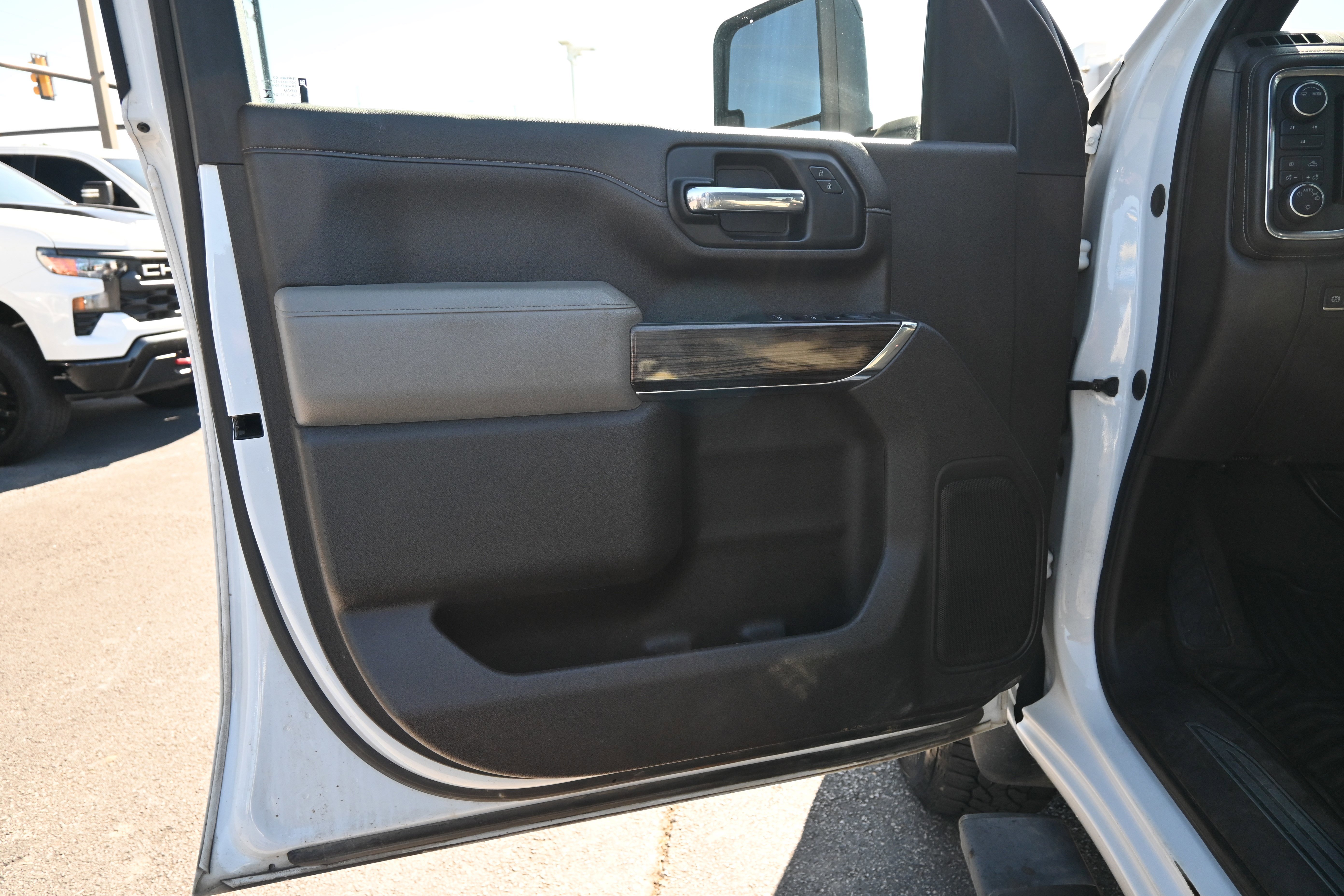 Used 2021 Chevrolet Silverado 3500 LT w/ Convenience Package image 15