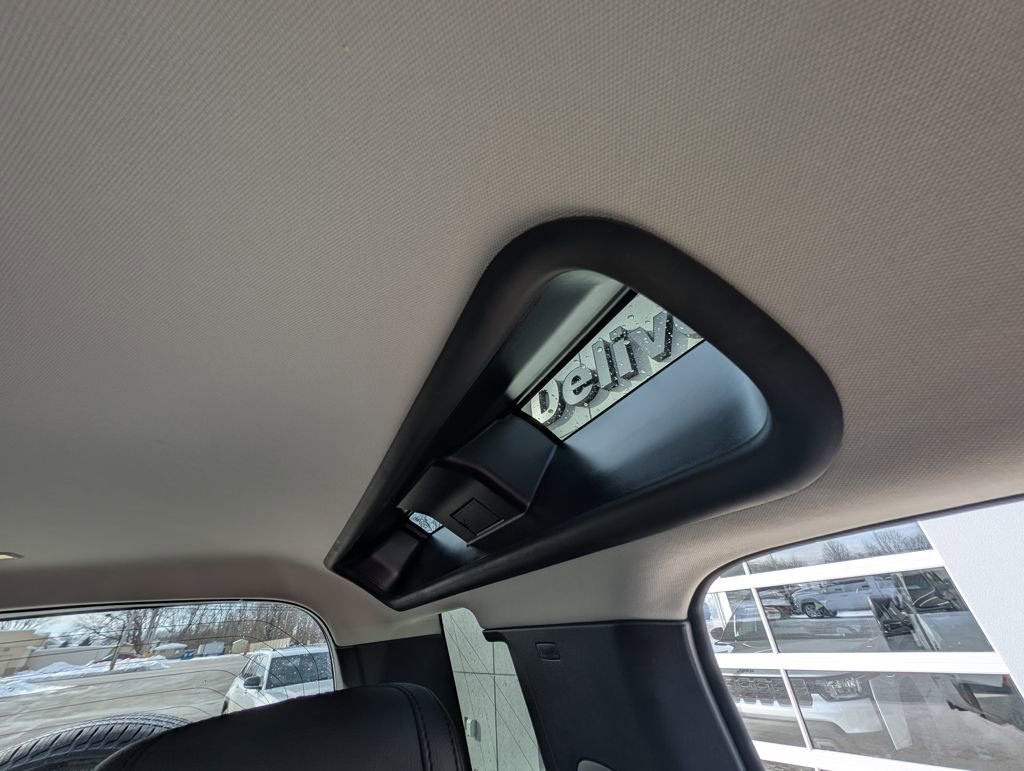 Used 2024 Land Rover Defender 110 S image 41