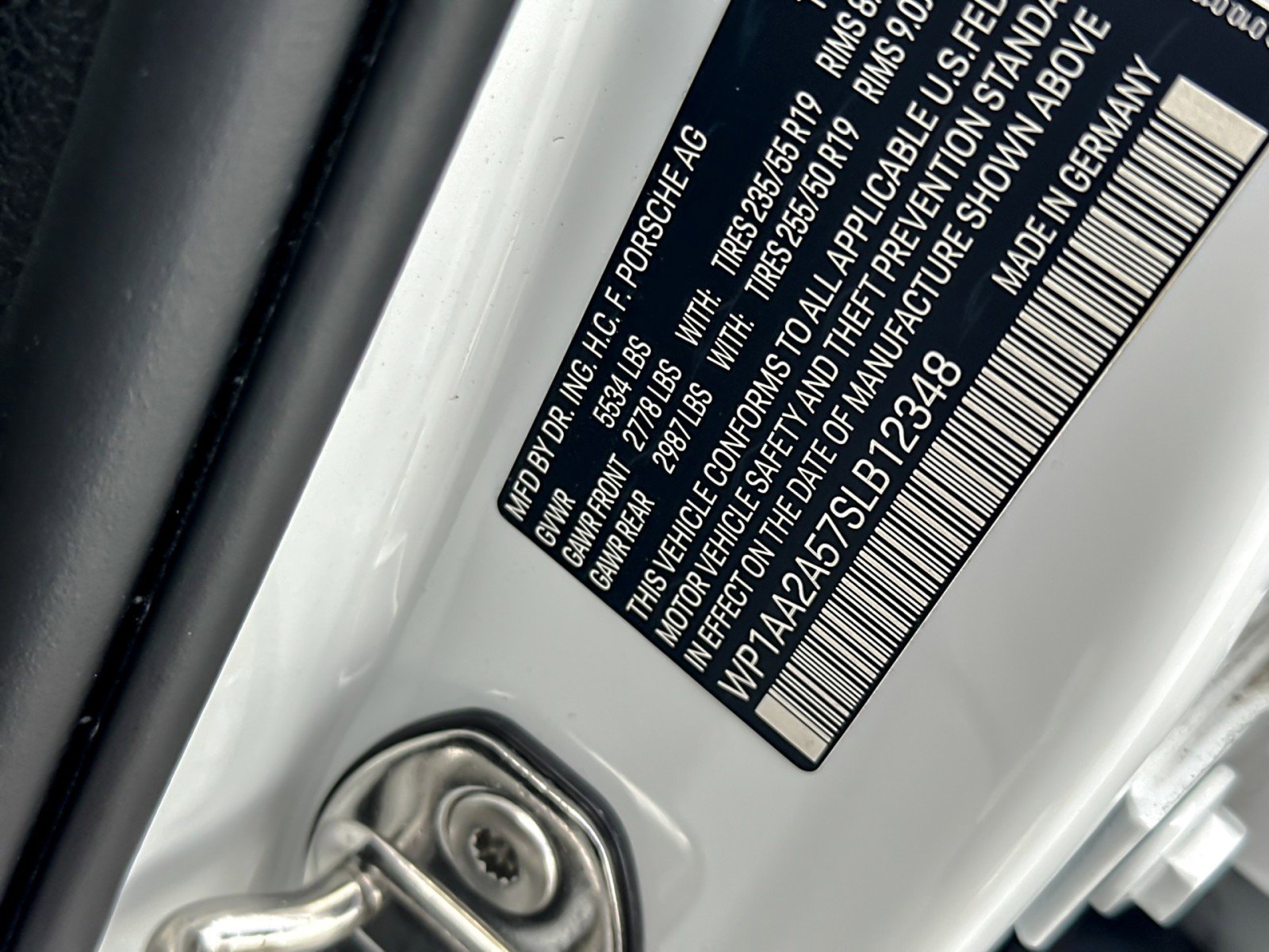 Certified 2025 Porsche Macan image 28