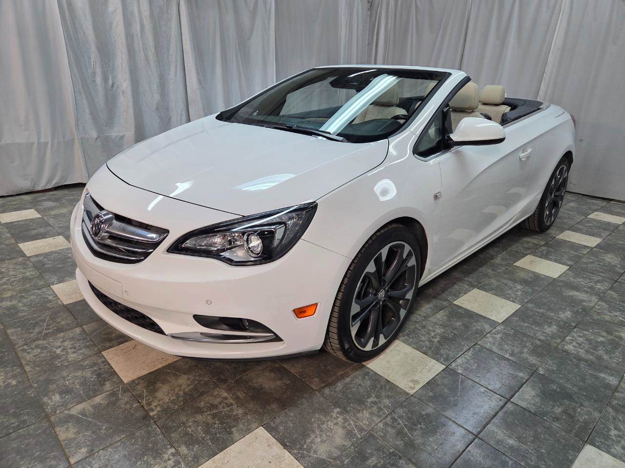 Used 2018 Buick Cascada Premium image 2