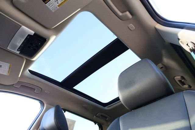 Certified 2025 Nissan Rogue SL w/ Tech Package AWD/4WD image 9