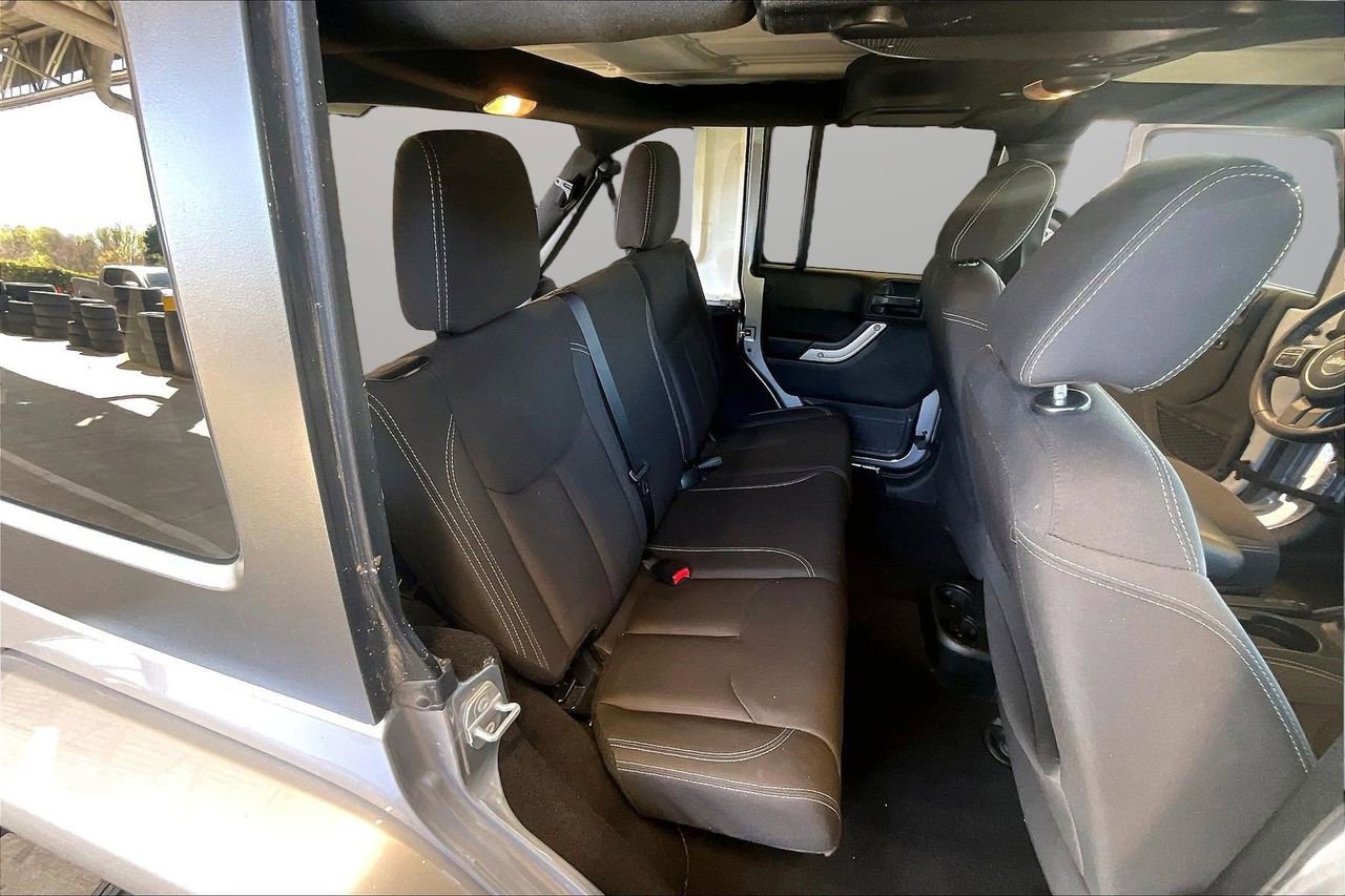 Used 2017 Jeep Wrangler Unlimited Sahara w/ Connectivity Group image 23