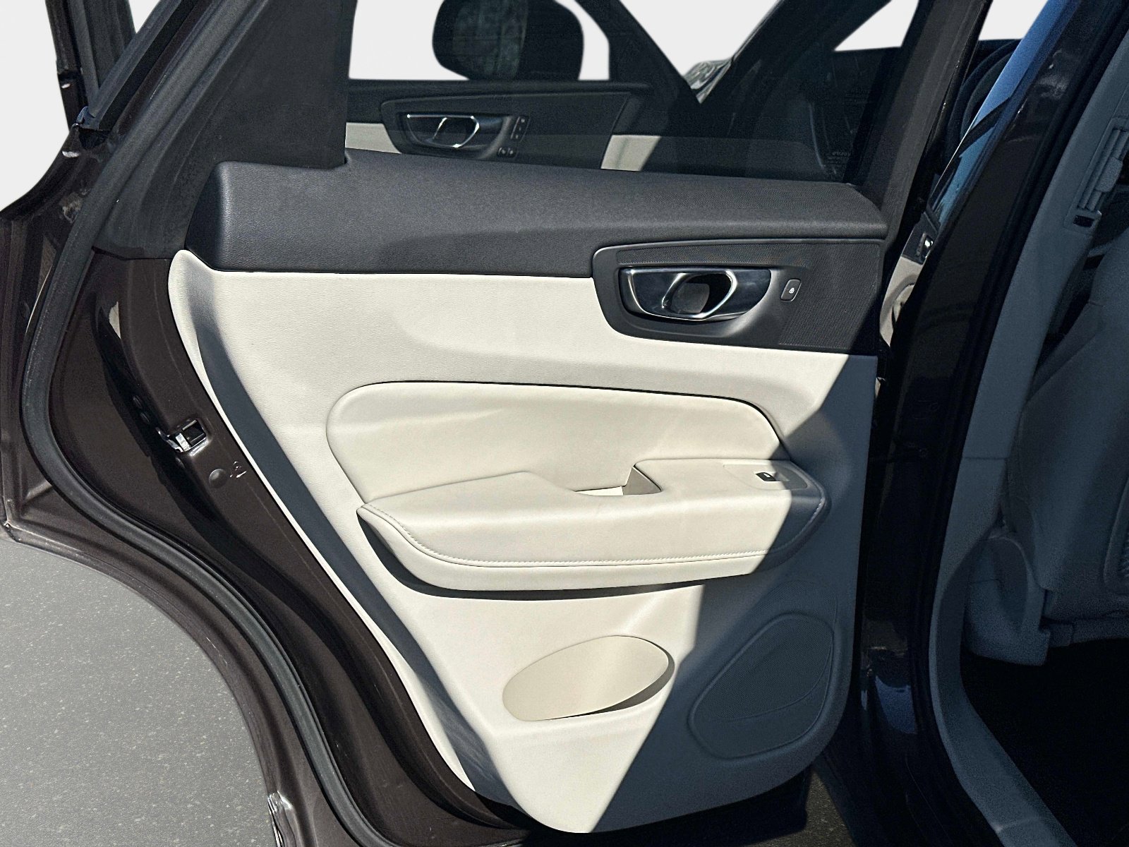 Certified 2023 Volvo XC60 B5 Plus w/ Climate Package image 12