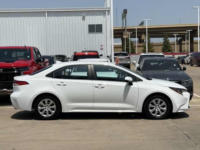 Used 2022 Toyota Corolla LE FWD image 3