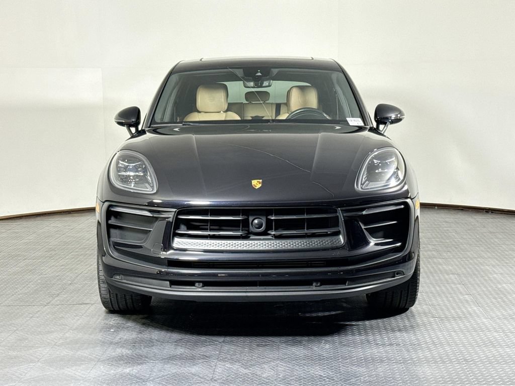 Certified 2024 Porsche Macan AWD/4WD image 10