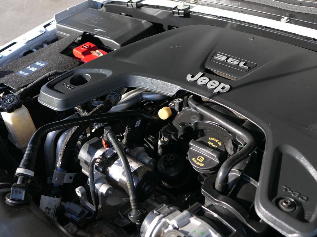 Used 2020 Jeep Wrangler Unlimited Sahara image 27