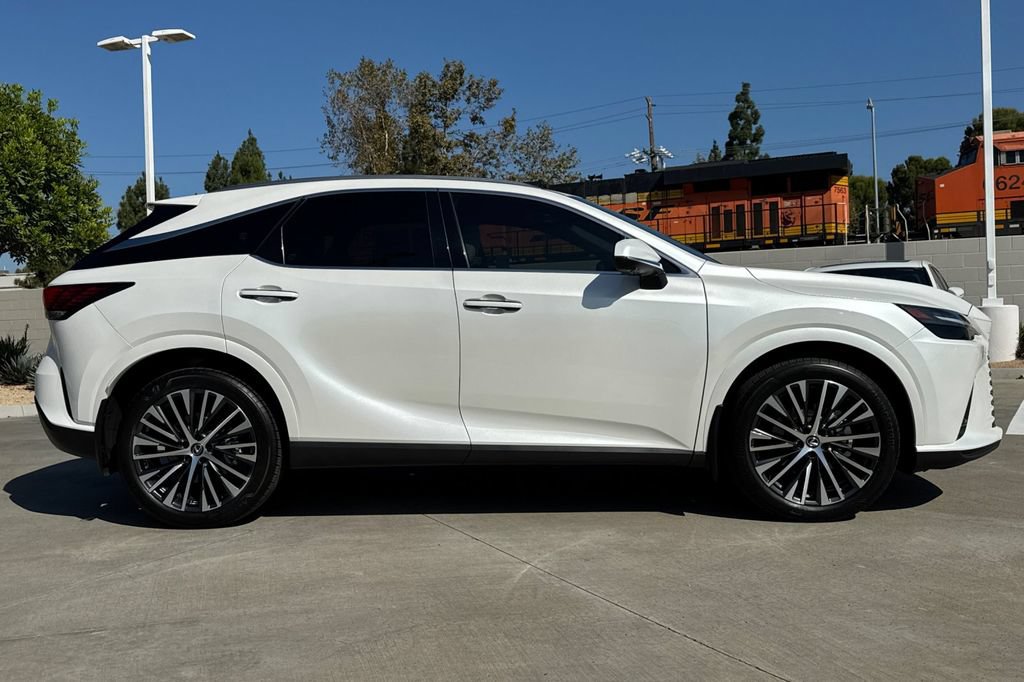 Used 2025 Lexus RX 350 Premium Plus w/ Accessory Package (Z1) FWD image 6
