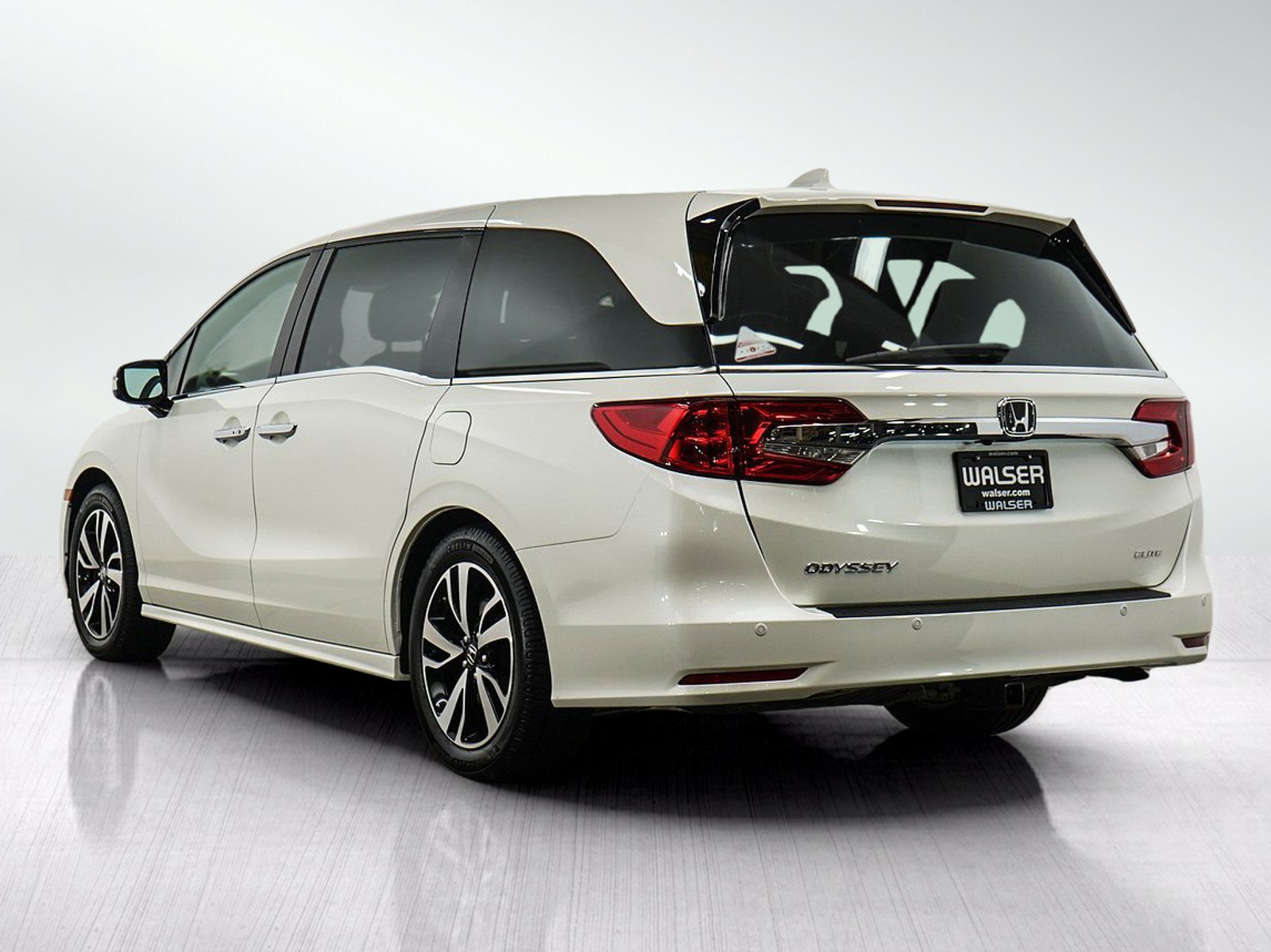 Used 2018 Honda Odyssey Elite image 3