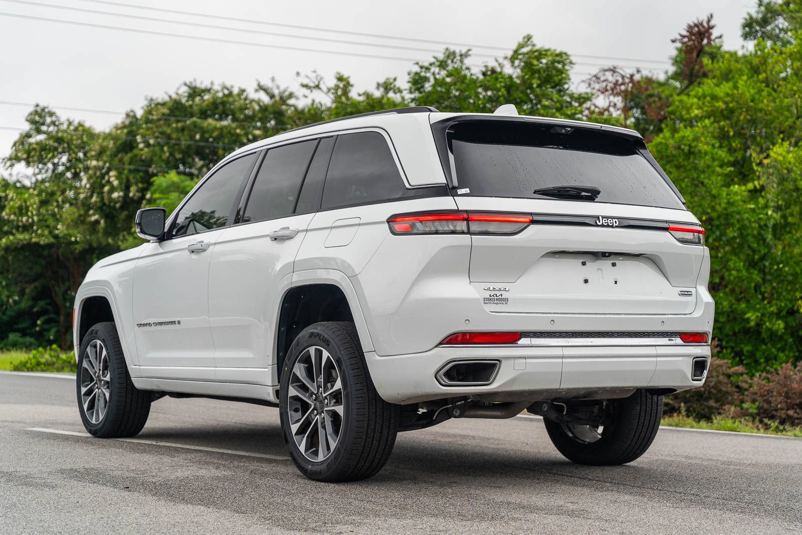 Used 2022 Jeep Grand Cherokee Overland w/ Luxury Tech Group IV AWD/4WD image 6