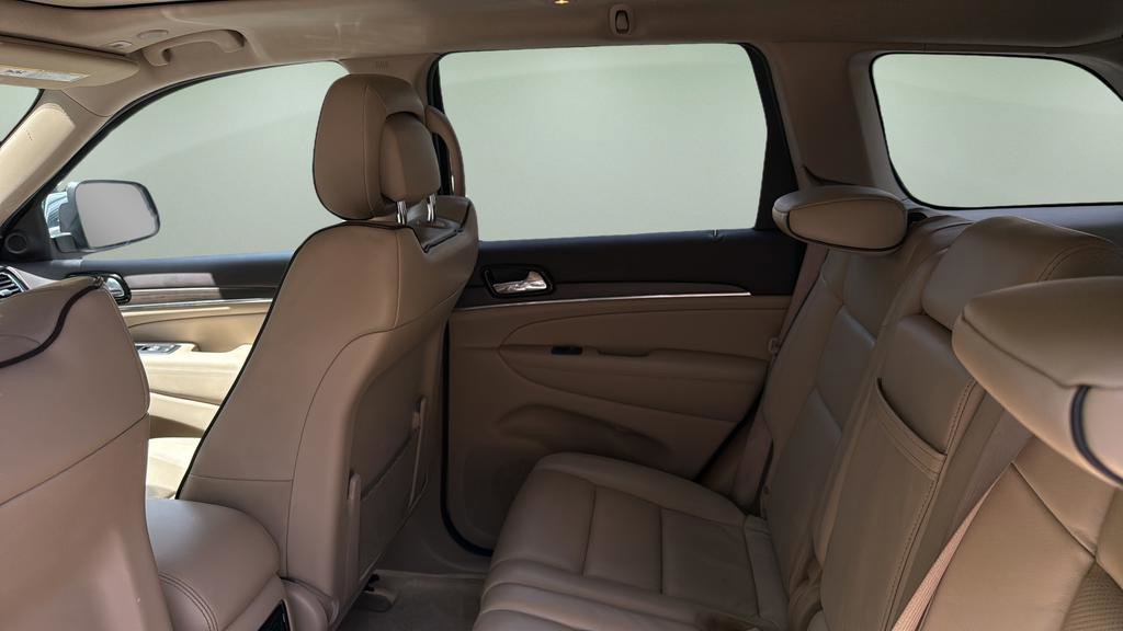 Used 2019 Jeep Grand Cherokee Overland AWD/4WD image 16