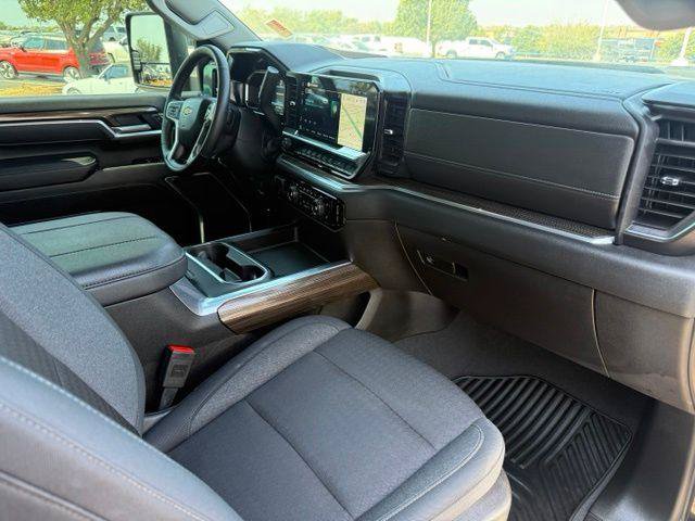 Used 2025 Chevrolet Silverado 2500 LT AWD/4WD image 5