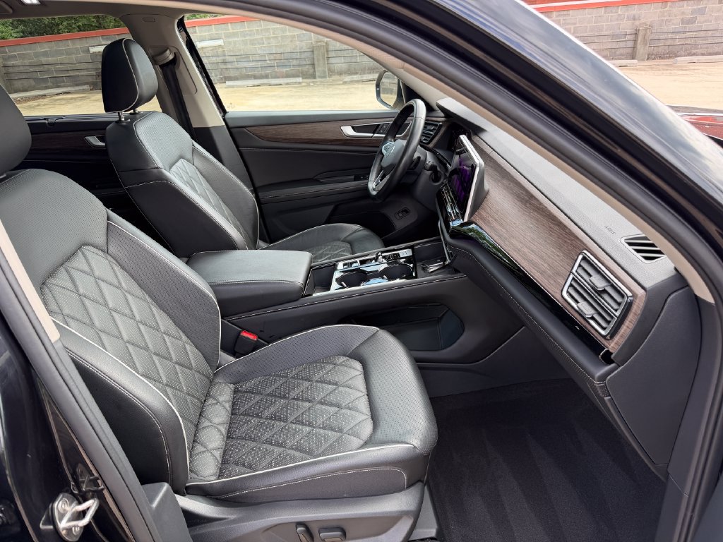 Certified 2024 Volkswagen Atlas SEL Premium R-Line AWD/4WD image 24