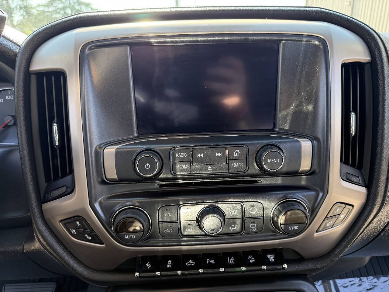Used 2019 GMC Sierra 3500 Denali w/ Suspension Package, Off-Road AWD/4WD image 15