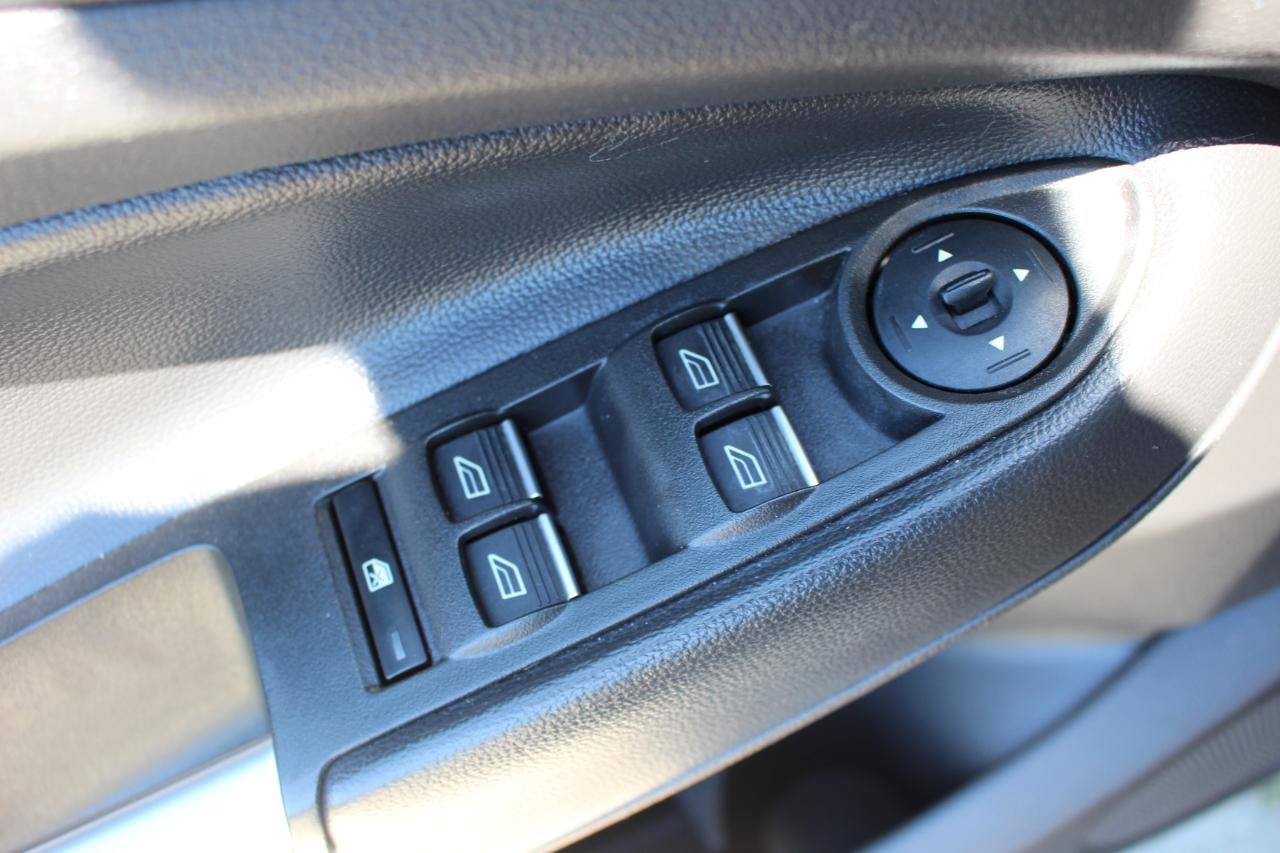 Used 2018 Ford C-MAX SE w/ Cold Weather Package FWD image 12