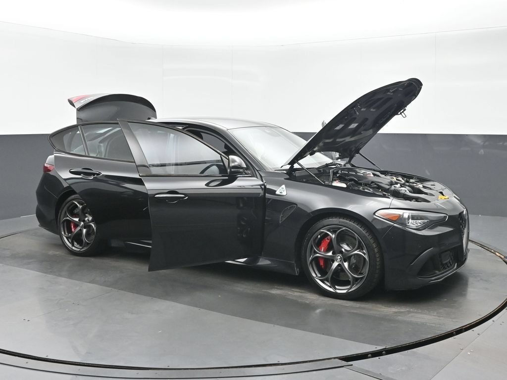 Used 2022 Alfa Romeo Giulia Quadrifoglio RWD image 43