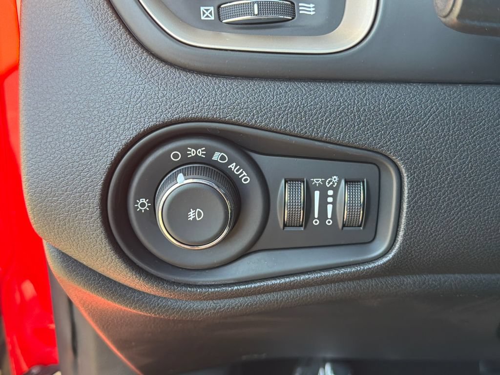 Used 2016 Jeep Renegade Limited AWD/4WD image 18