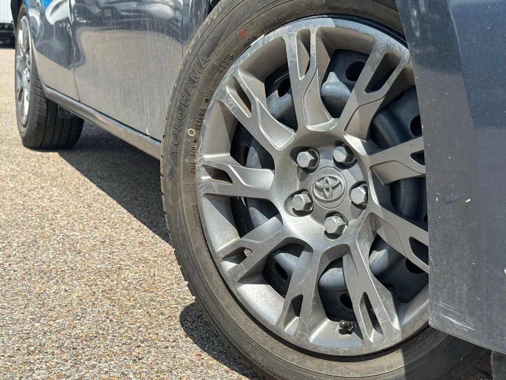 Used 2014 Toyota Corolla L image 2