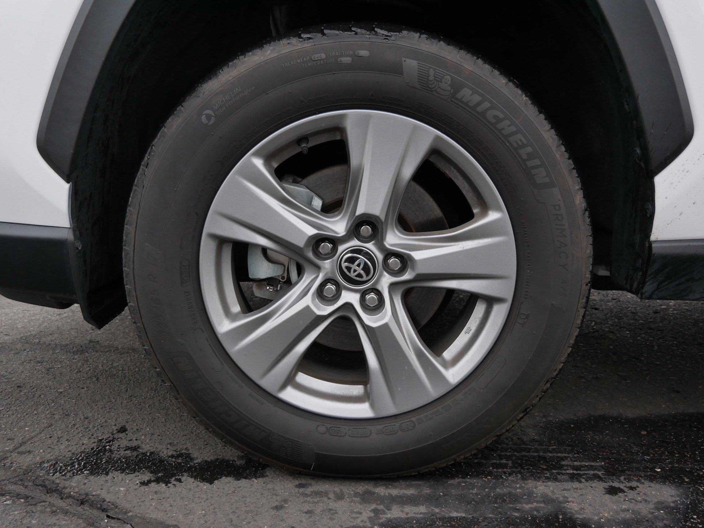 Used 2024 Toyota RAV4 XLE AWD/4WD image 15
