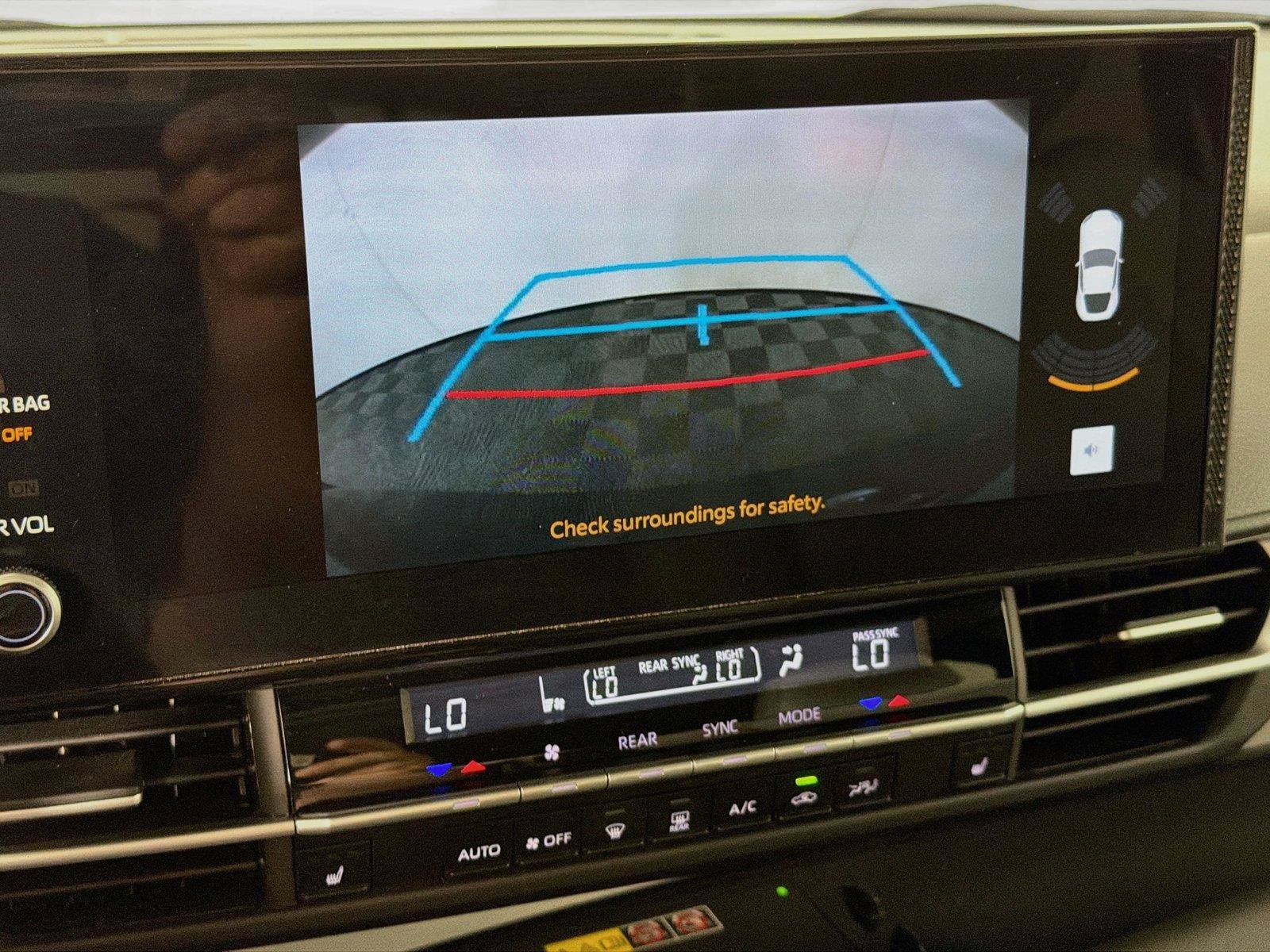 Used 2025 Toyota Sienna XLE FWD image 21