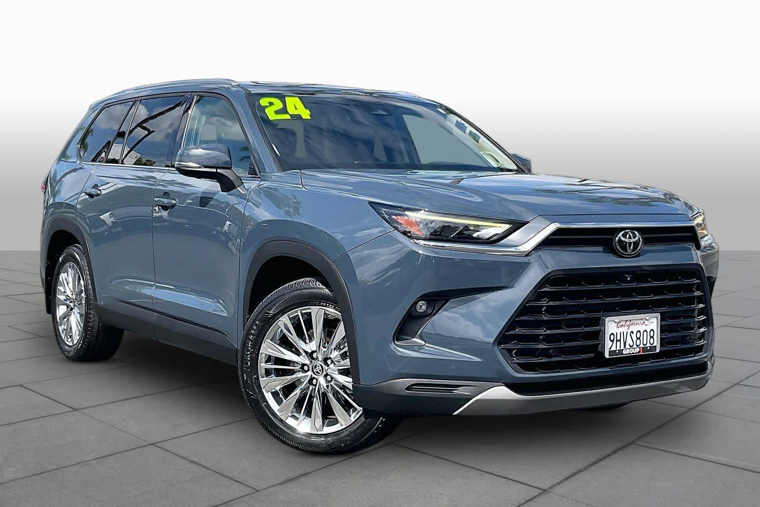 Used 2024 Toyota Grand Highlander AWD image 2