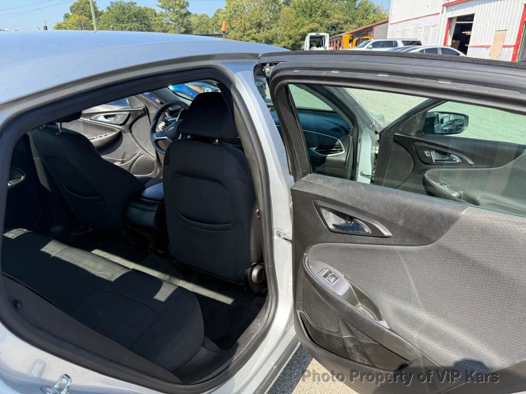Used 2018 Chevrolet Malibu LS image 19