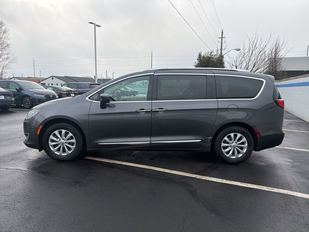 Used 2018 Chrysler Pacifica Touring-L w/ Advanced Safetytec Group image 2
