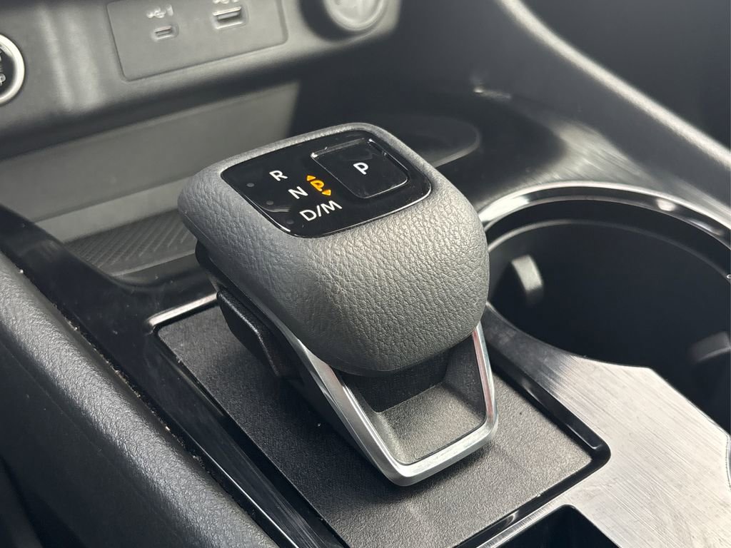 Used 2023 Nissan Rogue S image 29