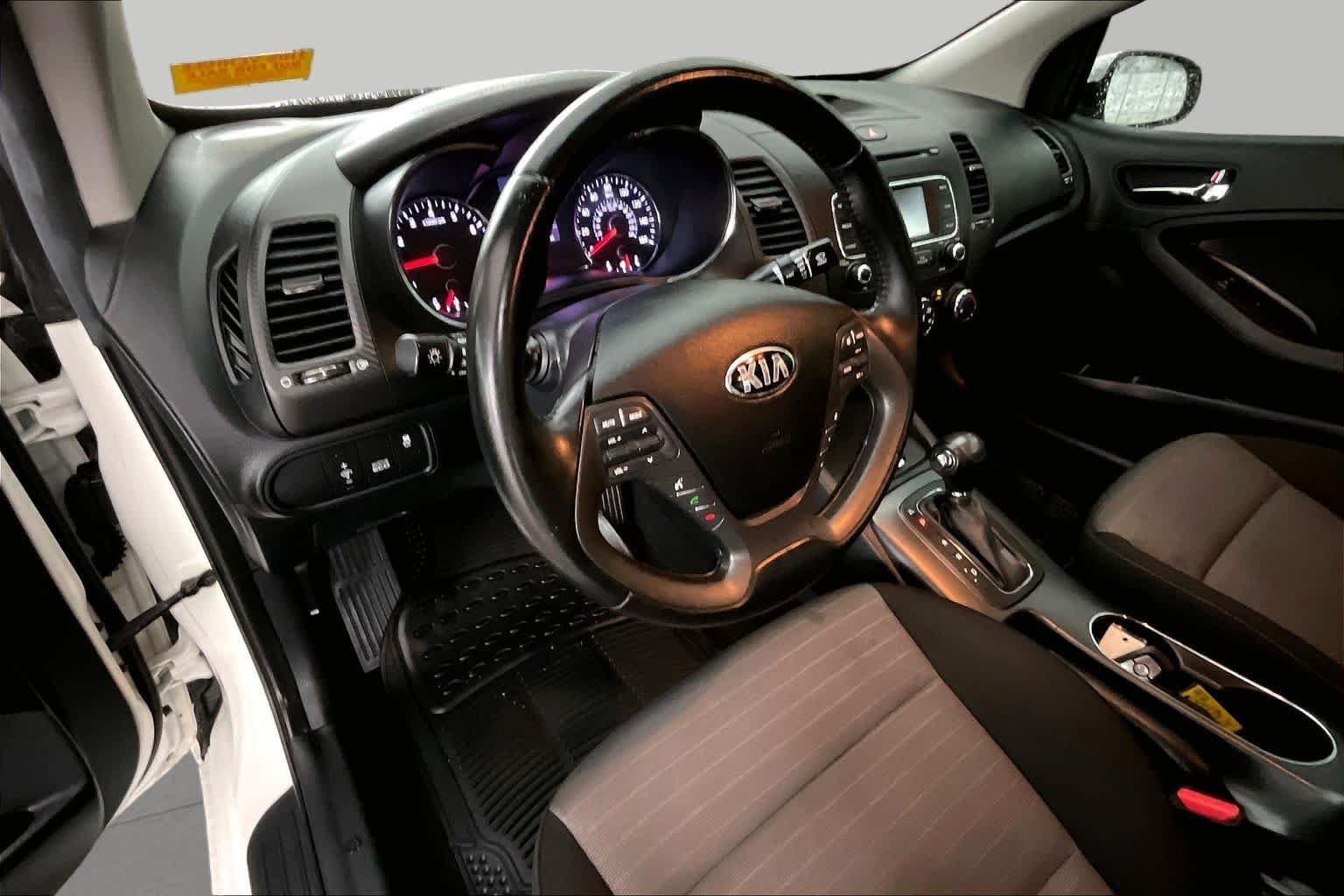 Used 2016 Kia Forte Koup EX FWD image 6