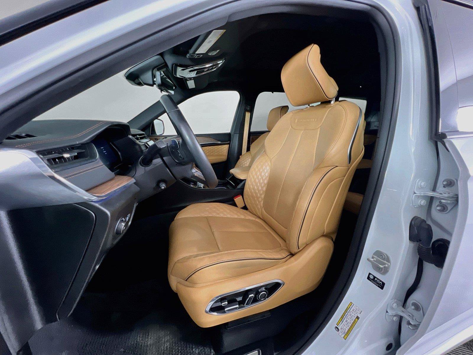 Used 2024 Jeep Grand Cherokee L Summit w/ Advanced Protech Group IV AWD/4WD image 22