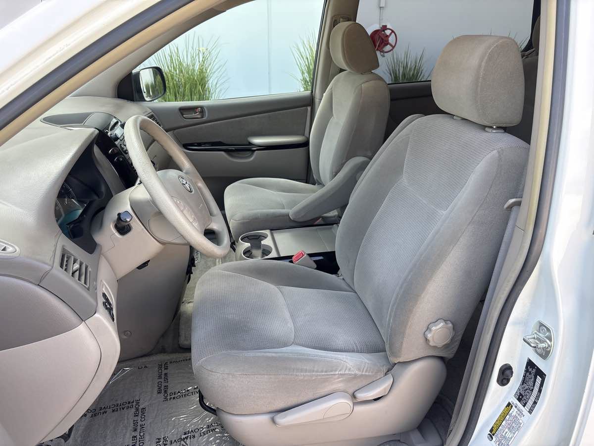 Used 2005 Toyota Sienna LE FWD image 17