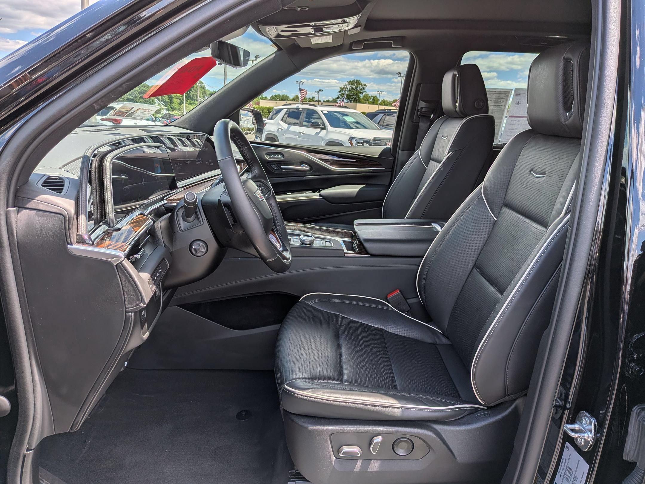 Certified 2023 Cadillac Escalade Premium Luxury AWD/4WD image 19