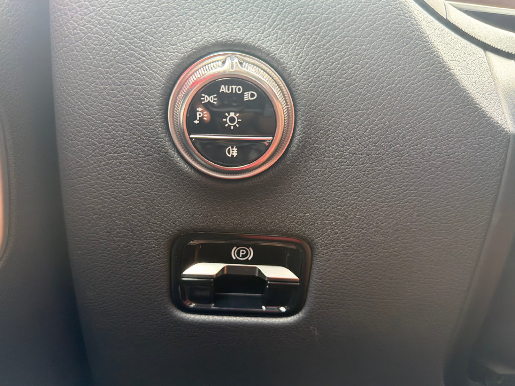 Used 2026 Mercedes-Benz GLC 300 4MATIC image 32