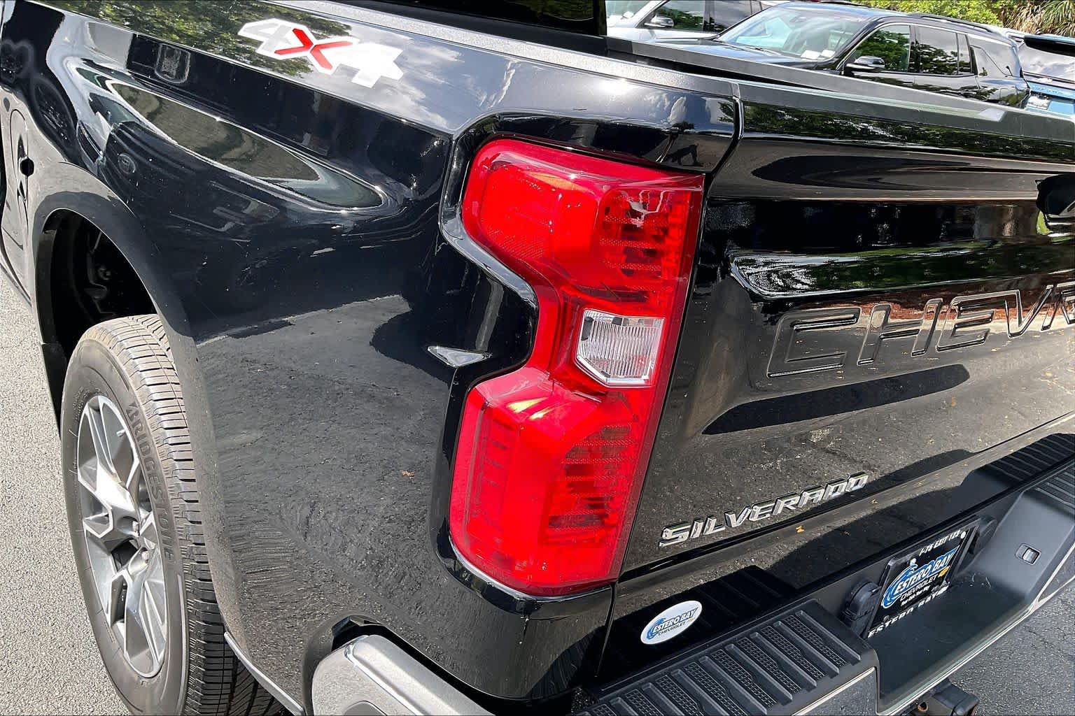 Used 2023 Chevrolet Silverado 1500 LT AWD/4WD image 28