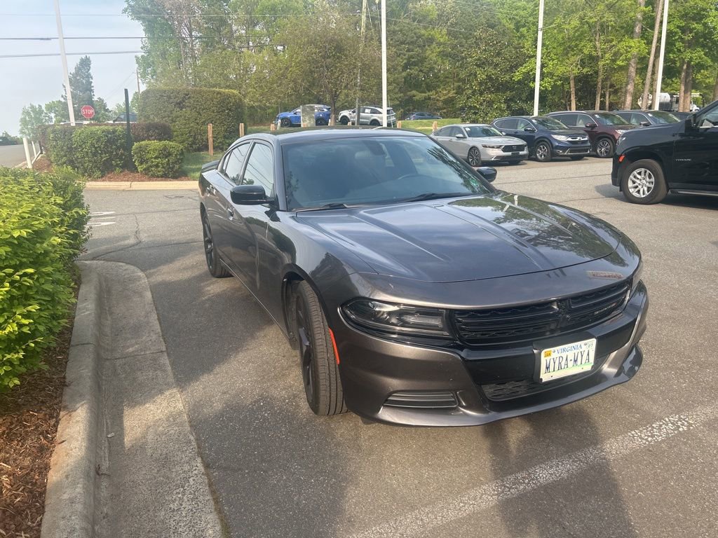 Used 2020 Dodge Charger SXT w/ Blacktop Package image 2