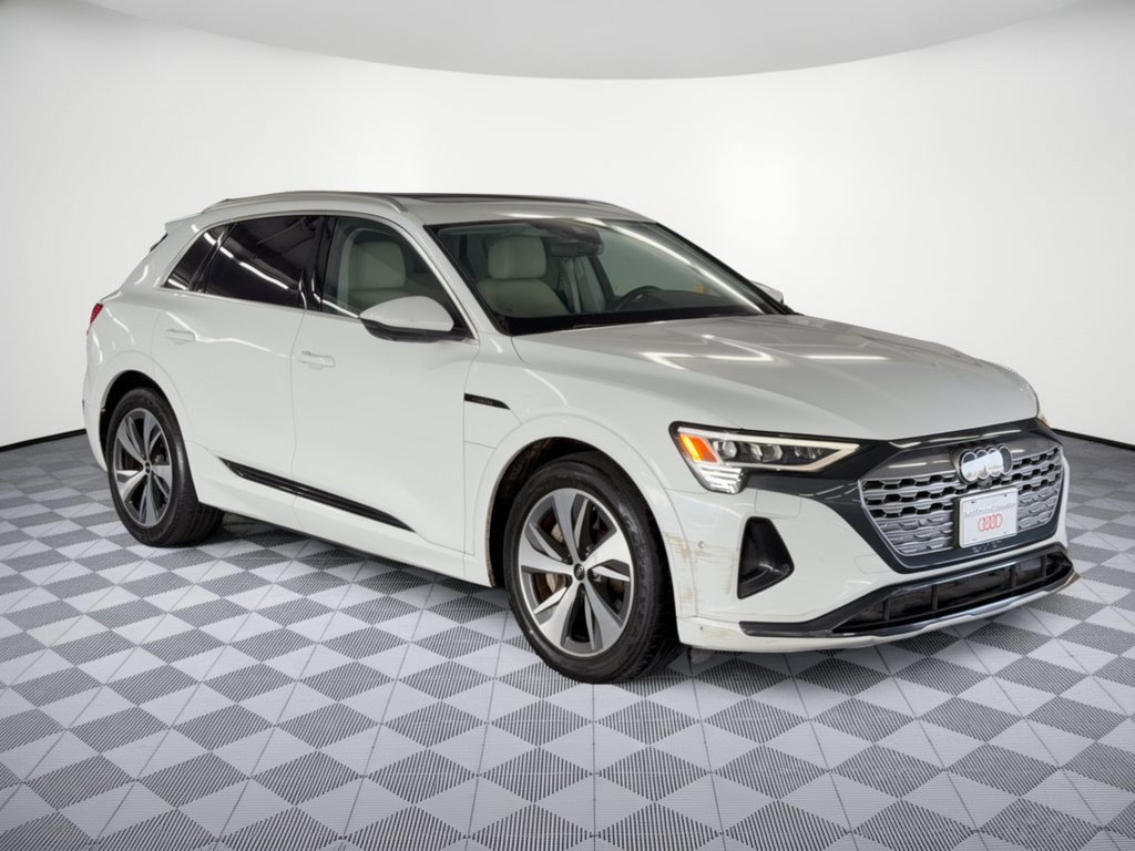 Certified 2024 Audi Q8 e-tron Premium Plus w/ Premium Plus Package AWD/4WD image 7