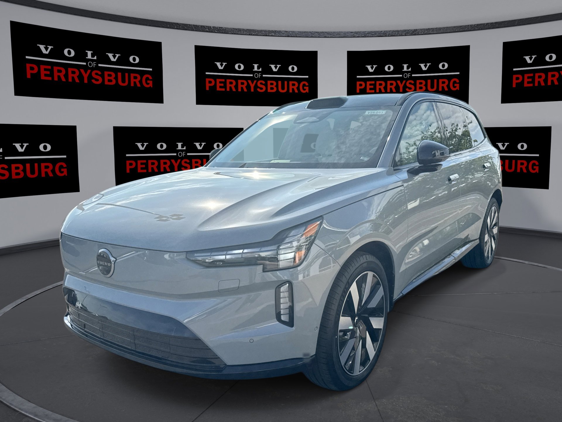 New 2025 Volvo EX90 Ultra image 1